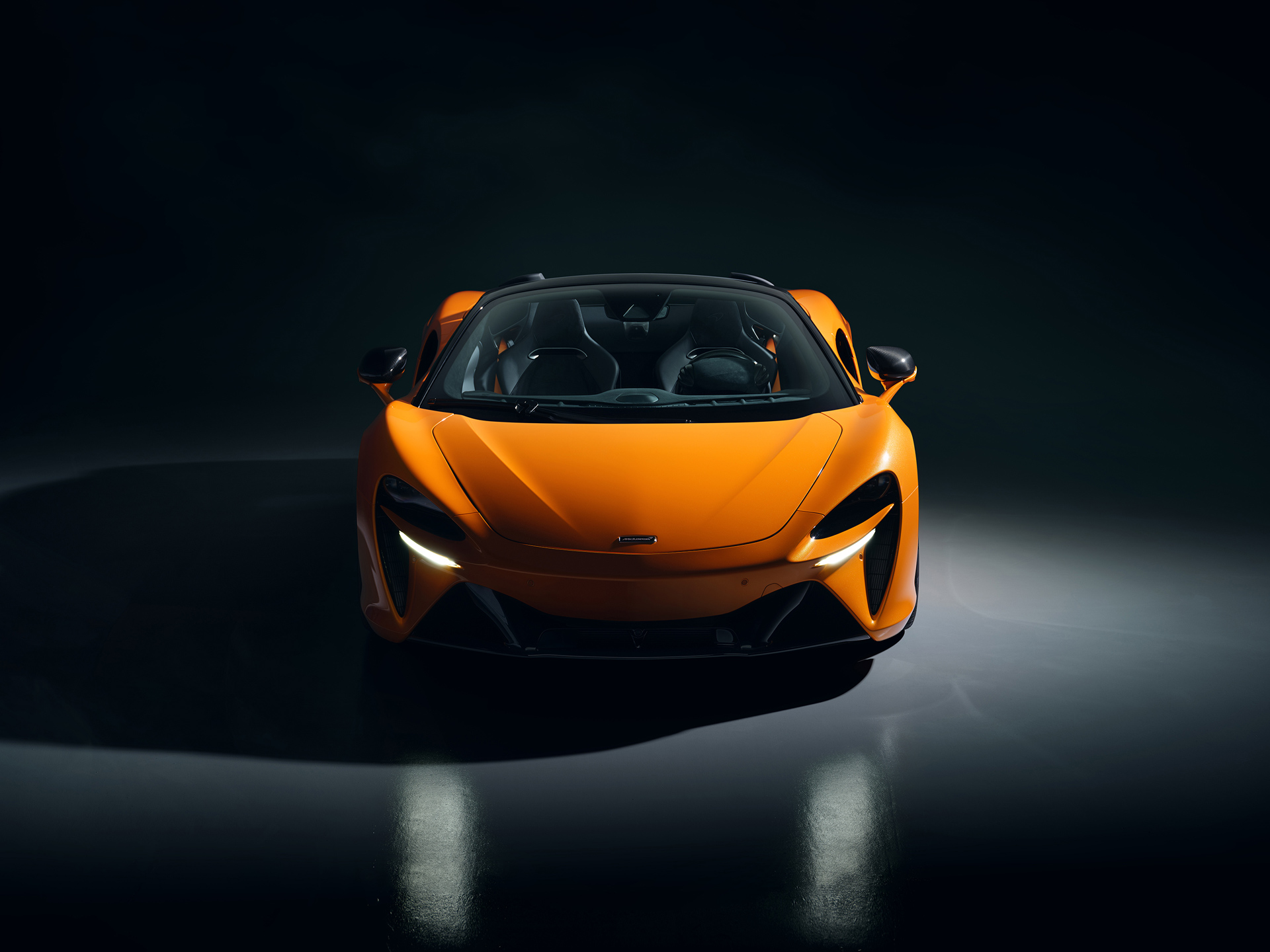Front view of the McLaren Artura Spider.