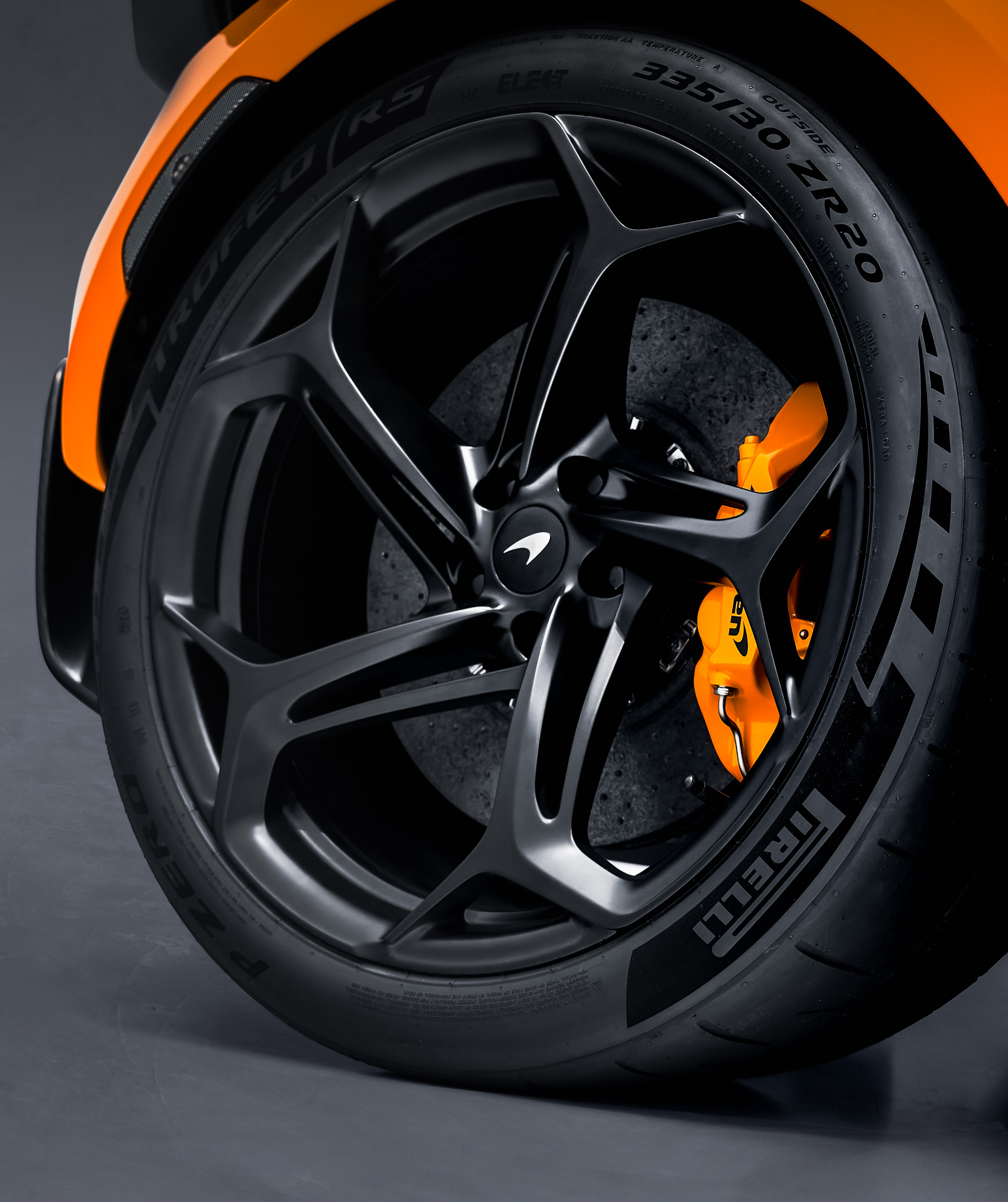 Close up of the Pirelli P ZERO™ R tyre.